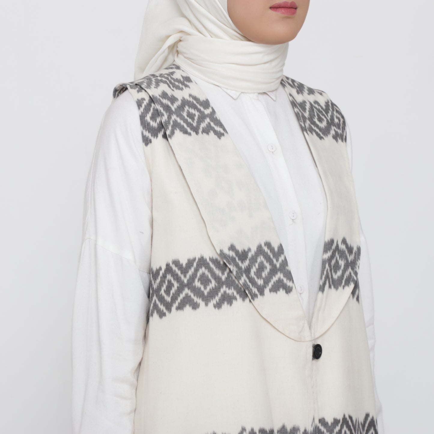 Harika White Tenun Vest