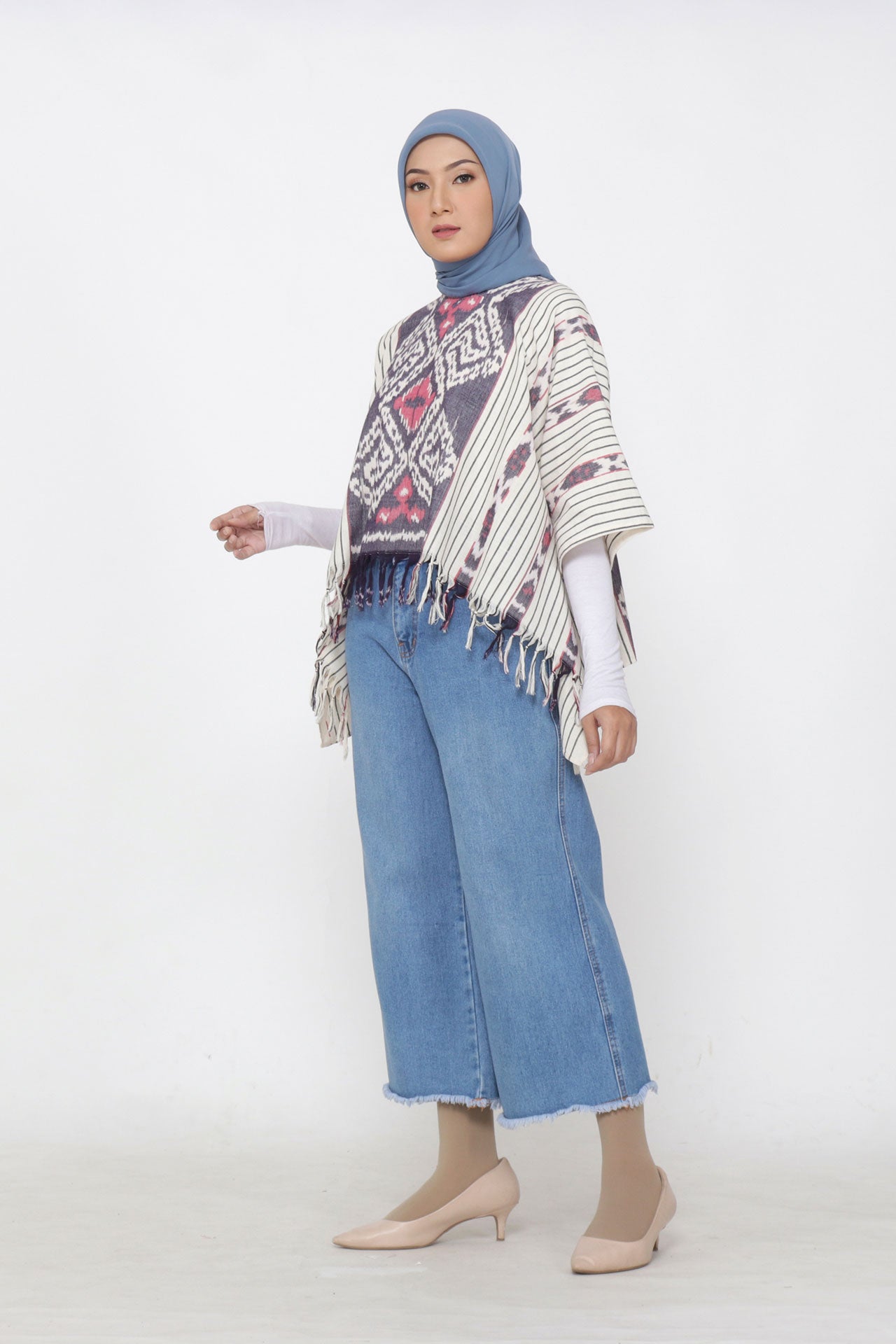 Almira White Tenun Rumbai Blouse