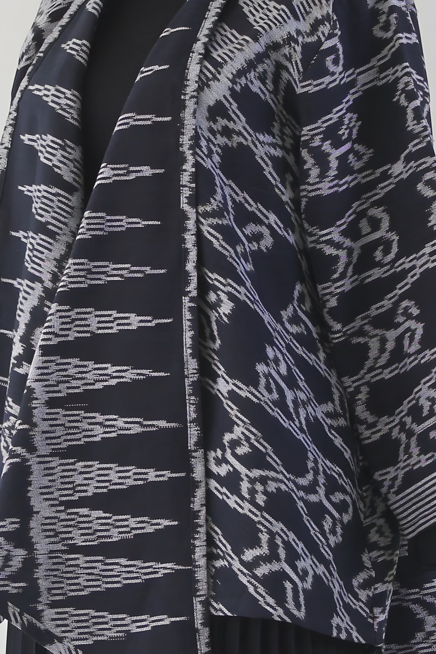 Iswari Black Tenun Outer