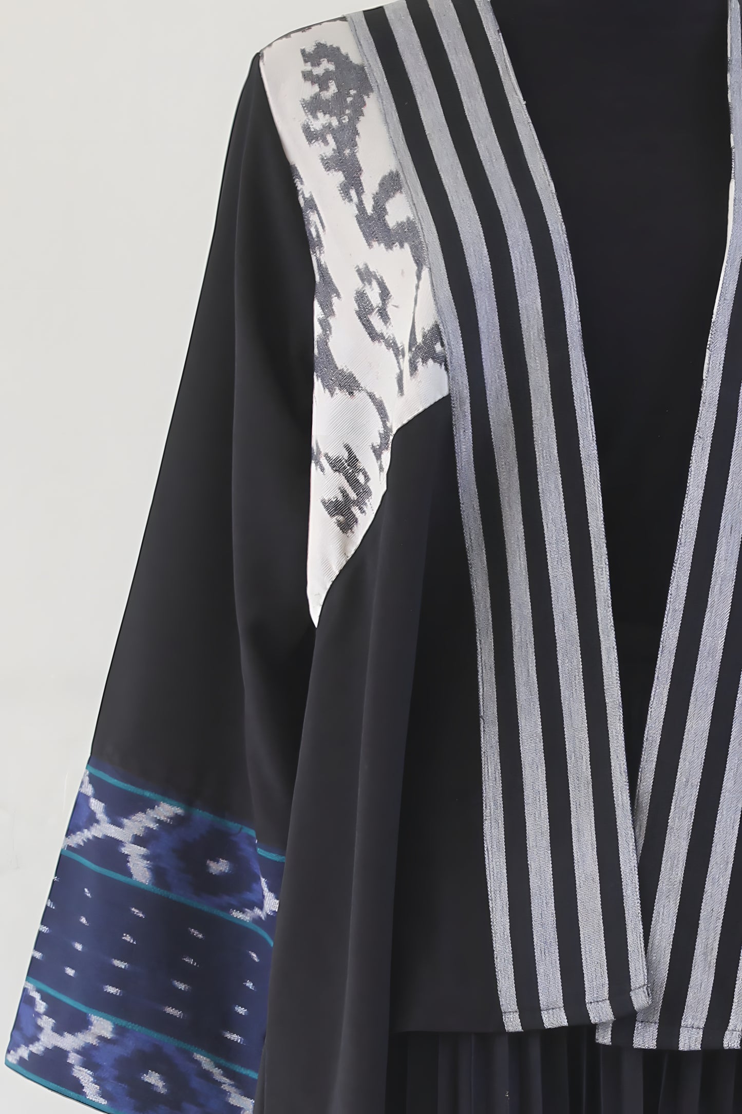 Meyra Black White Tenun OUter