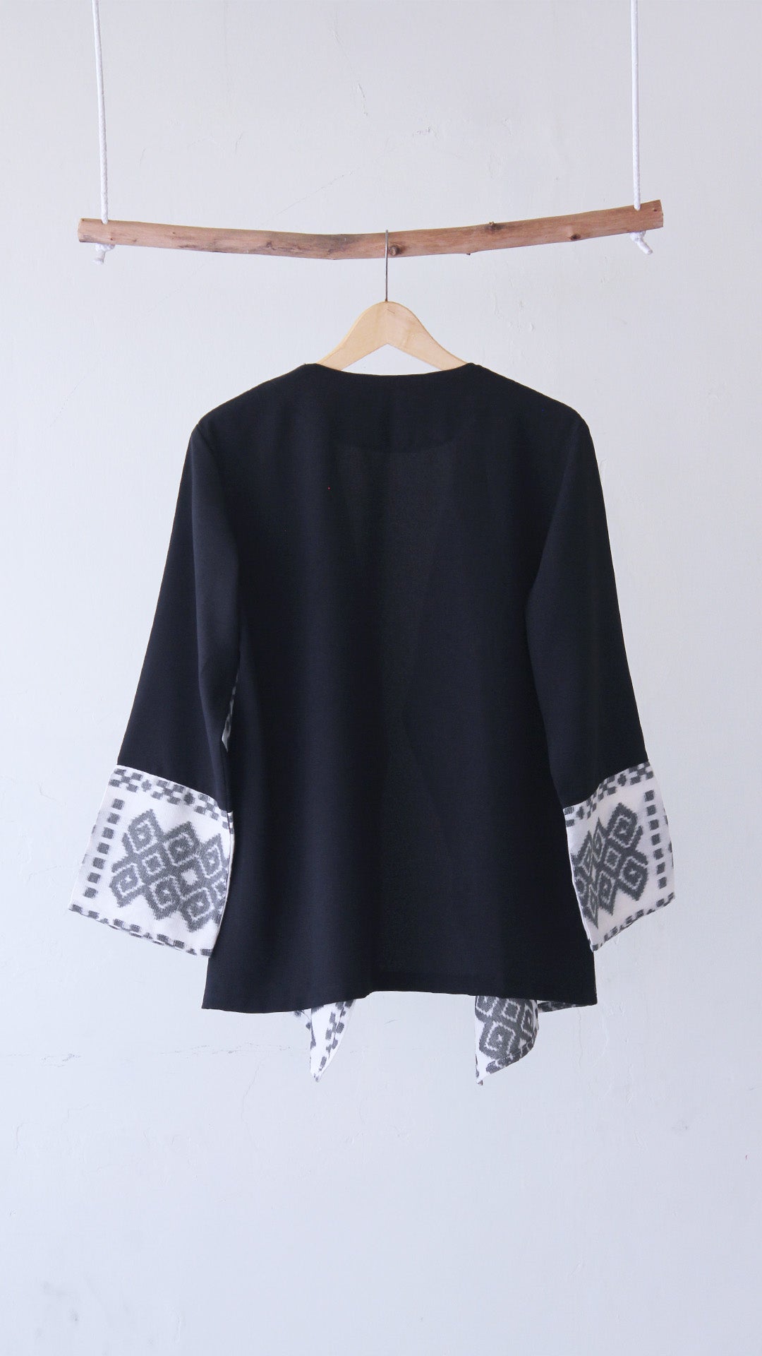 Hezi White Tenun Outer