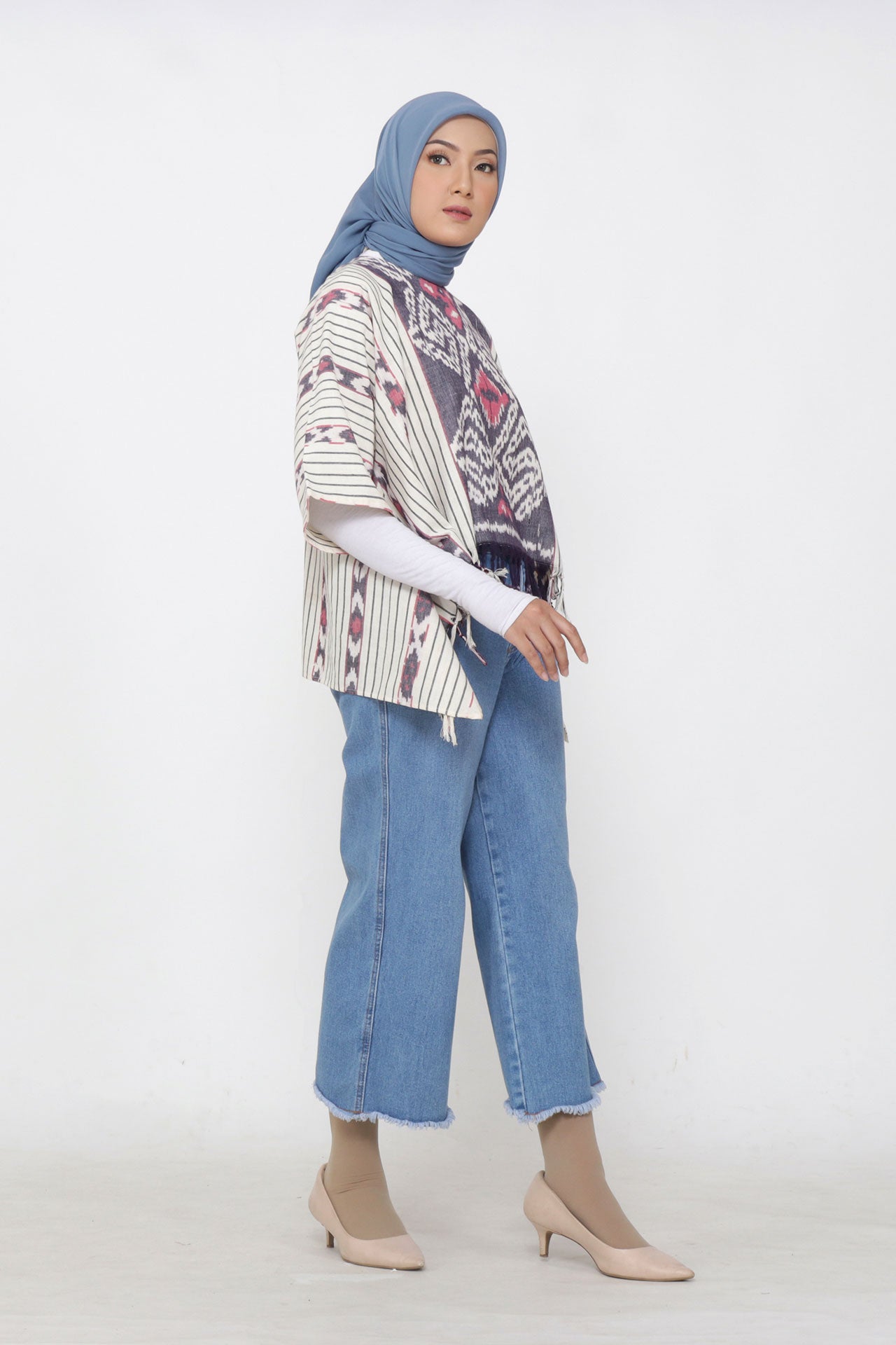 Almira White Tenun Rumbai Blouse