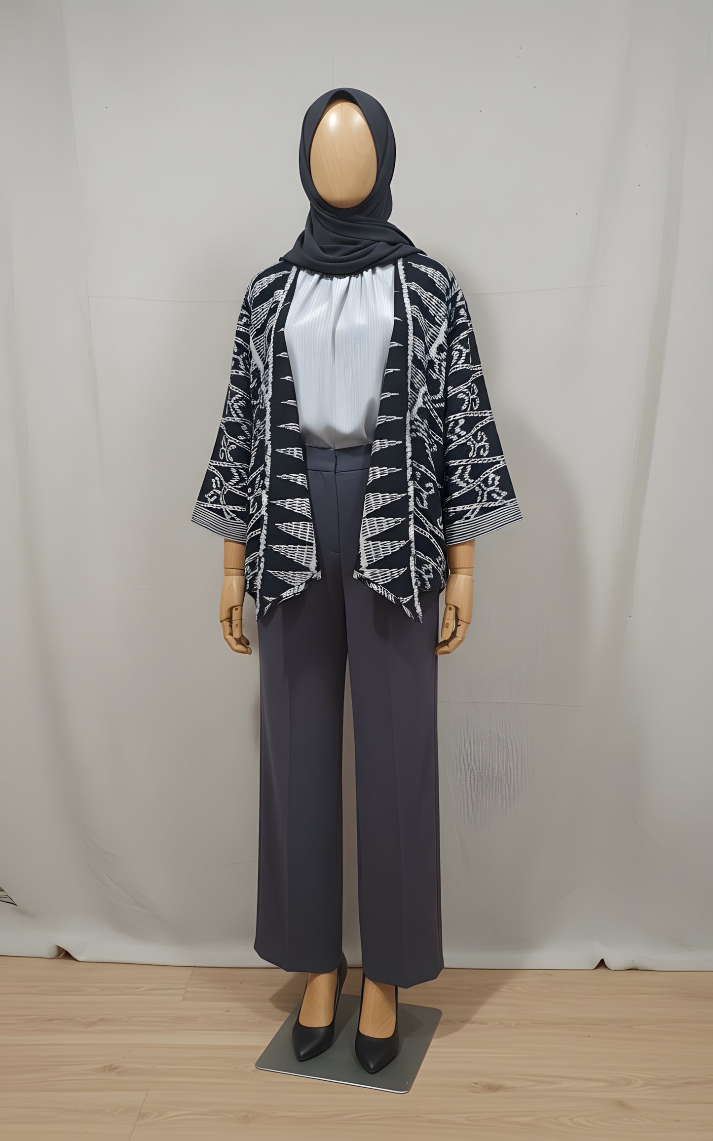 Iswari Black Tenun Outer