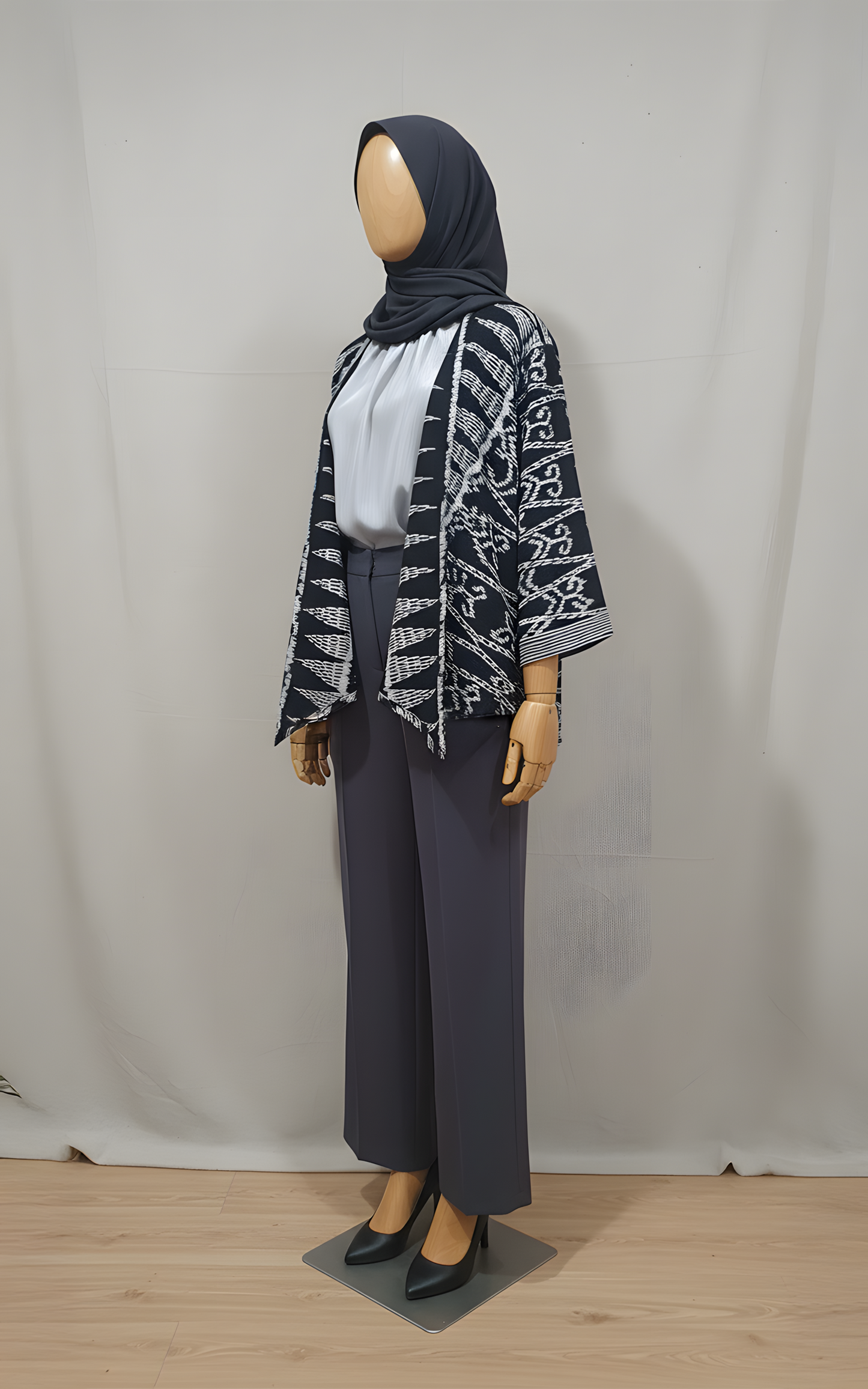 Iswari Black Tenun Outer