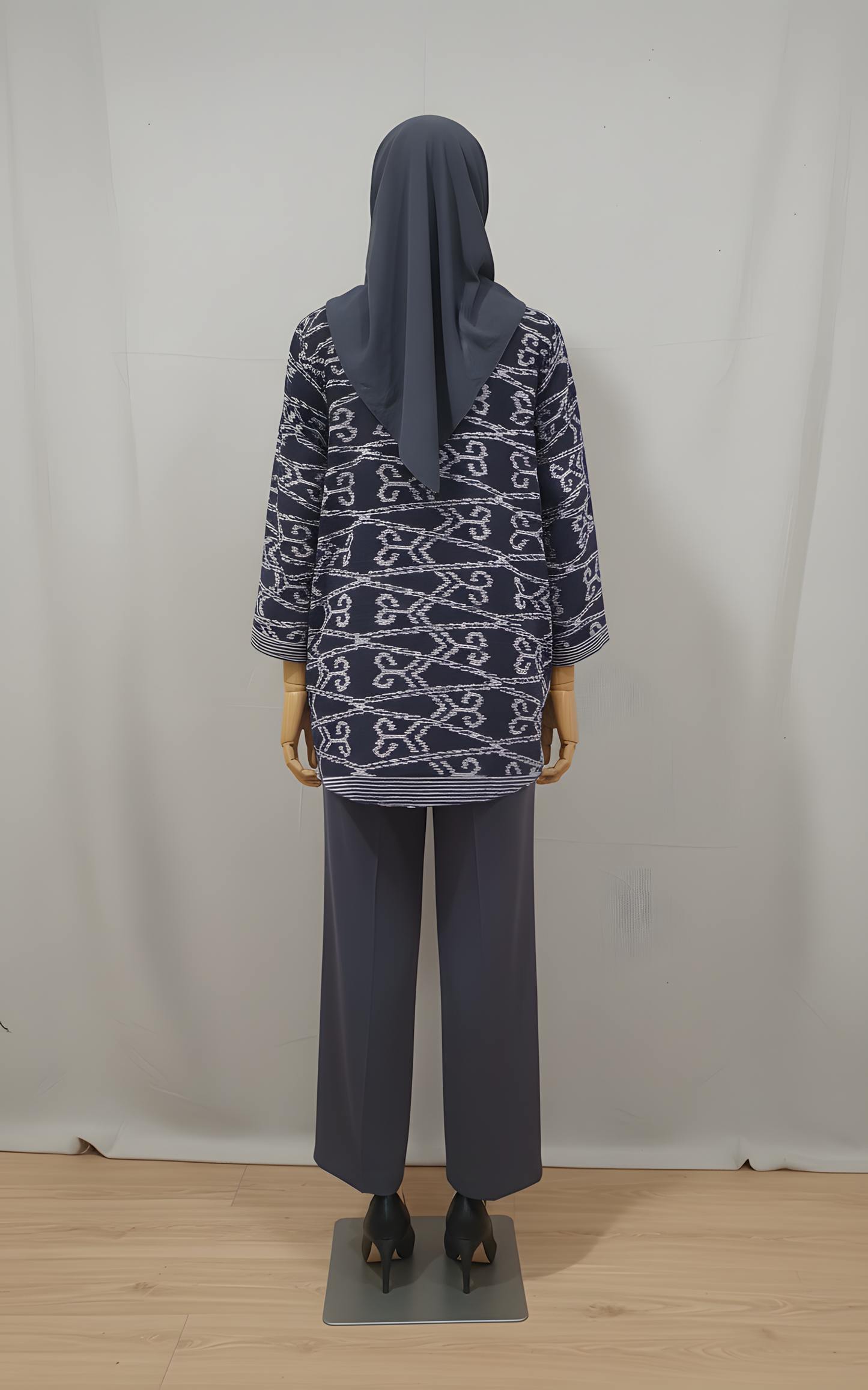 Iswari Black Tenun Outer