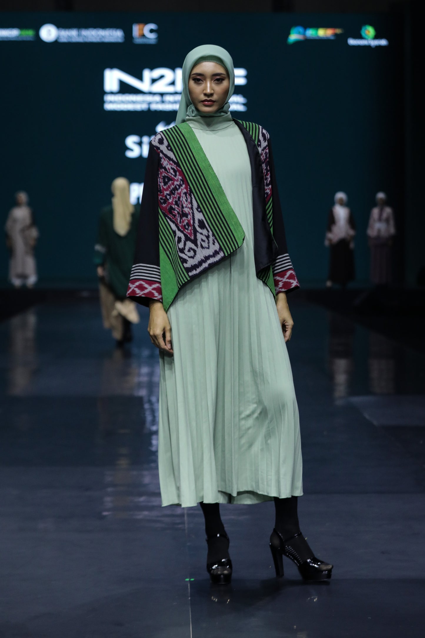 Verona Green Tenun Outer