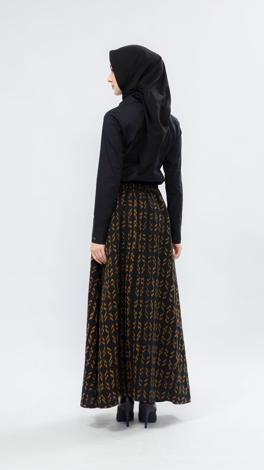 Lale Vest x Zulfa Skirt Black Gold Tenun Set